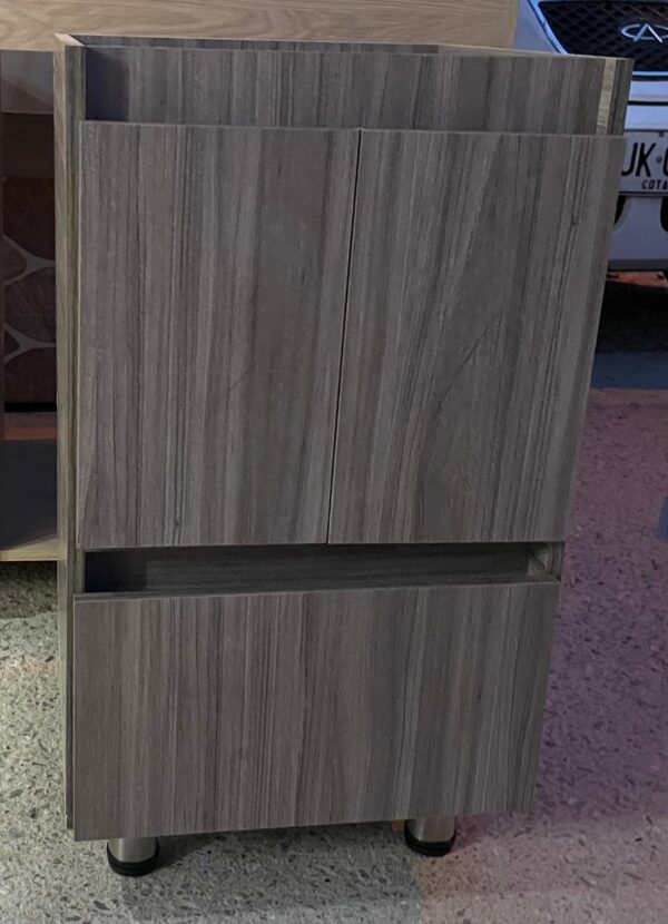 Mueble 48*38.5*79.5 con patas